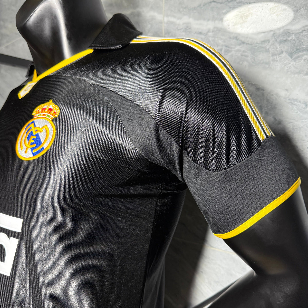 Real Madrid 99/01 Visita Vers. Retro