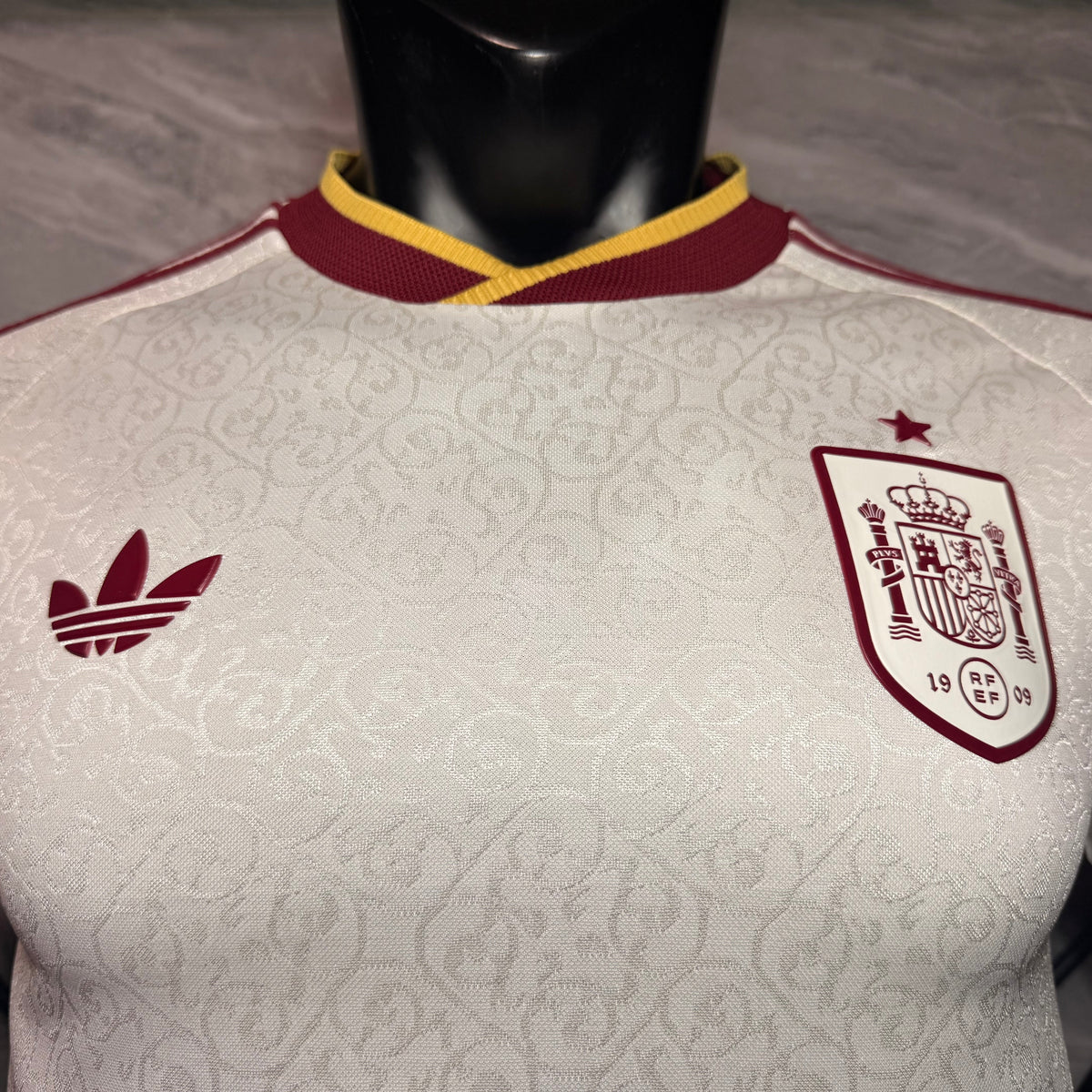 España 26/27 Visita Vers. Jugador