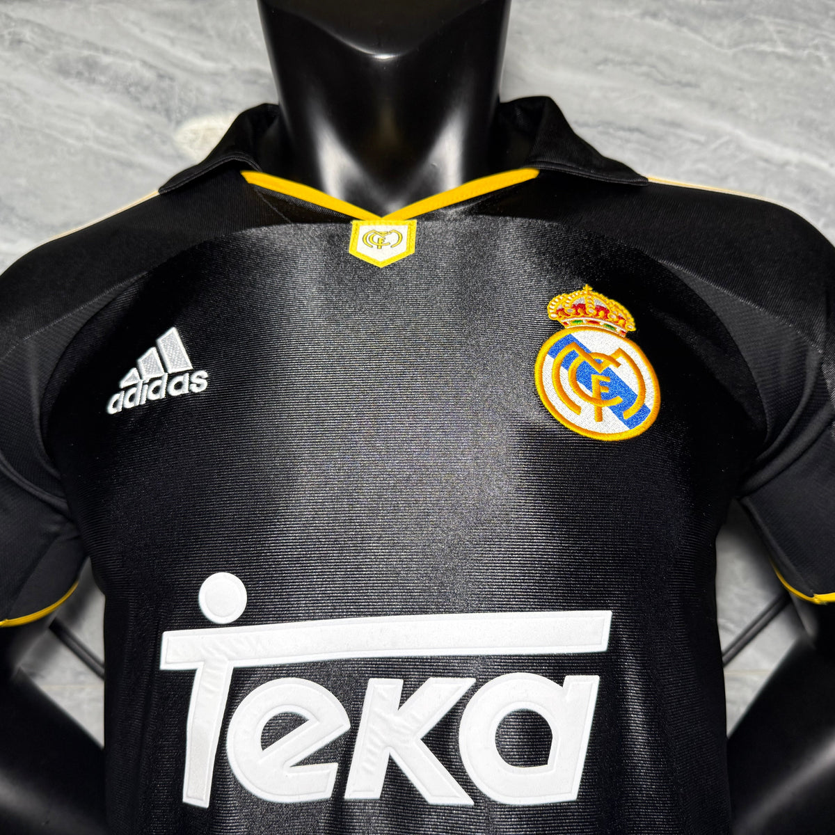 Real Madrid 99/01 Visita Vers. Retro